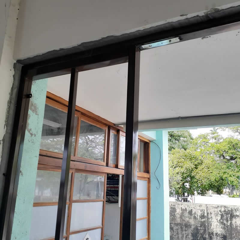 商業裝潢鐵件/店面大門